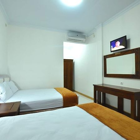 Hotel Bukit Uhud Yogyakarta Exterior foto