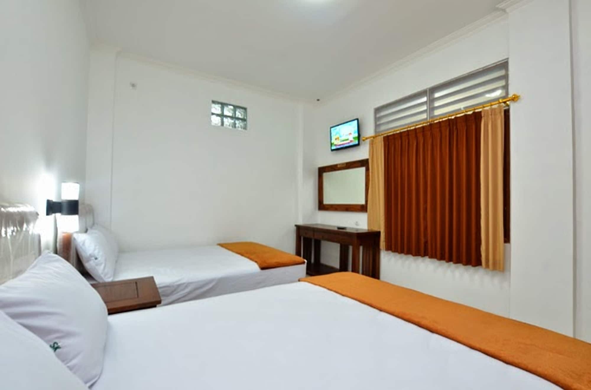 Hotel Bukit Uhud Yogyakarta Exterior foto